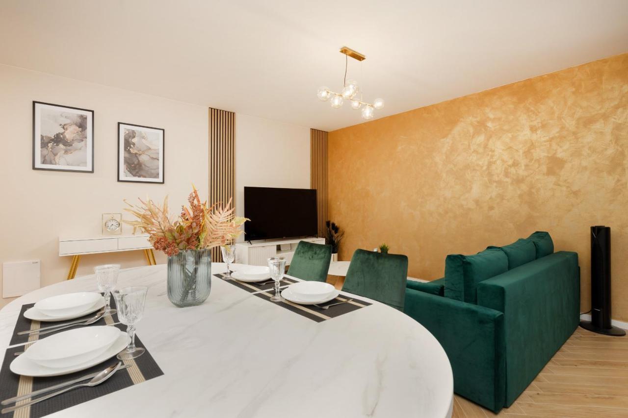 Ursus Nova With Parking By Renters Prestige * Warszawa